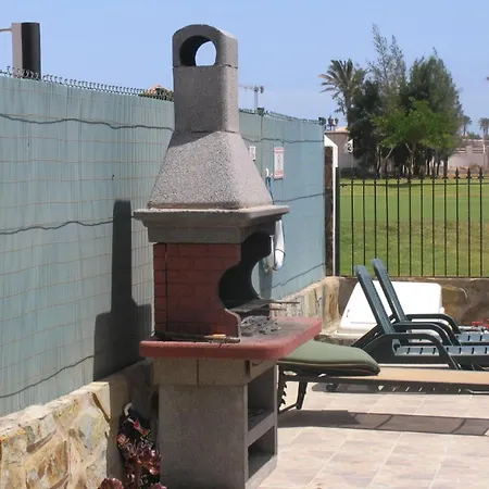 Private - Sleeps 6 - Heated Pool - Air Con