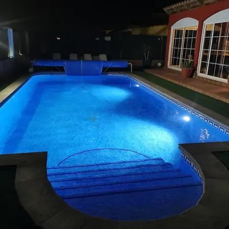 빌라 Private - Sleeps 6 - Heated Pool - Air Con *