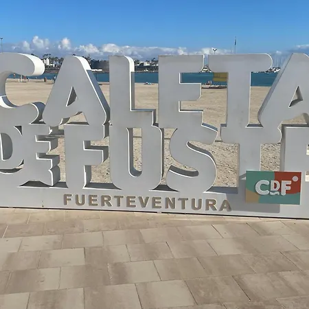 Private - Sleeps 6 - Heated Pool - Air Con 빌라 칼레타데푸스테