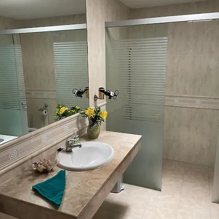 Private - Sleeps 6 - Heated Pool - Air Con 빌라 칼레타데푸스테