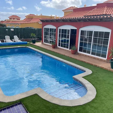 Private - Sleeps 6 - Heated Pool - Air Con 빌라