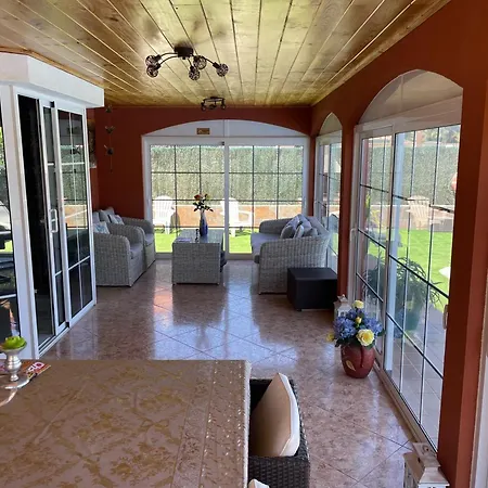 Private - Sleeps 6 - Heated Pool - Air Con 빌라