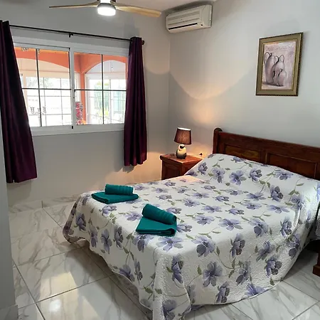 Private - Sleeps 6 - Heated Pool - Air Con 빌라 칼레타데푸스테