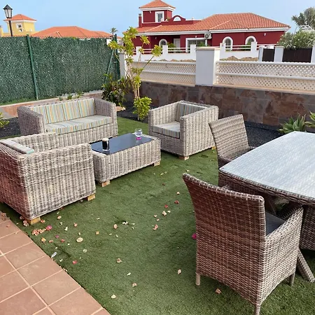 Private - Sleeps 6 - Heated Pool - Air Con 빌라